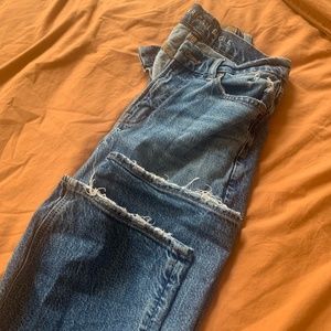 Super Cute Size 2 American Eagle Jeans!!